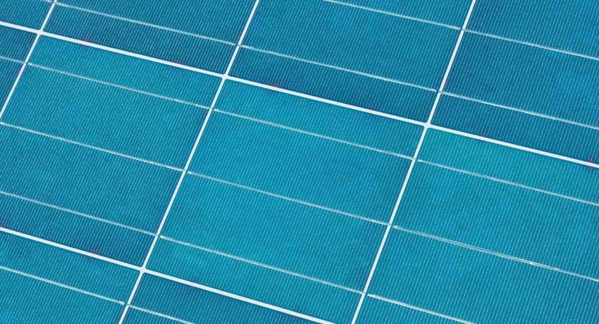 Texture rapprochée des cellules d'un panneau solaire photovoltaïque